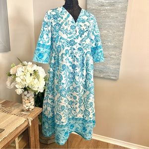 Pretty Women’s Short sleeve, v-neck, teal floral & paisley motif XL or larger